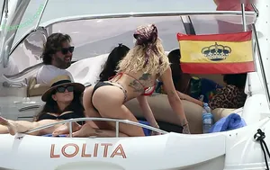 Rita Ora / ritaora / ritaoraeu nude photo #7629