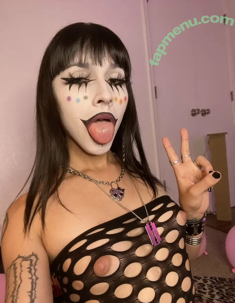 Roachspit nude photo #0008 (mahdband / roach.buniii)