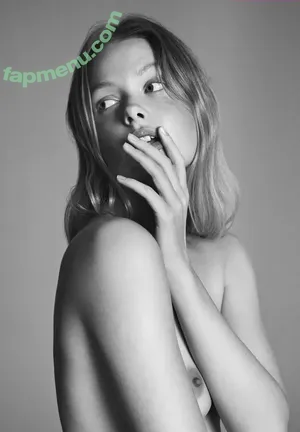 Robee Breevaart / robeebreevaart nude photo #0002