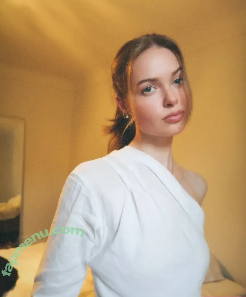 Robee Breevaart nude photo #0001 (robeebreevaart)