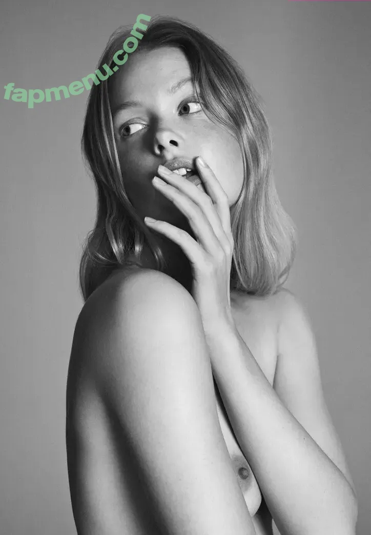 Robee Breevaart nude photo #0002 (robeebreevaart)