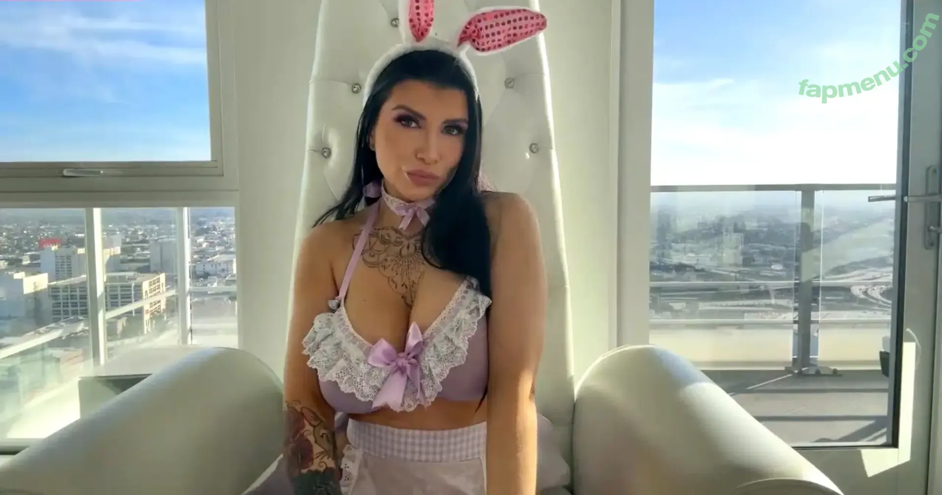 Romi Rain nude photo #3006 (romi_rain / theonlyromirain)