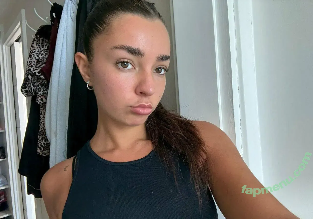 roseeeejj nude photo #0003 (roseee.j)