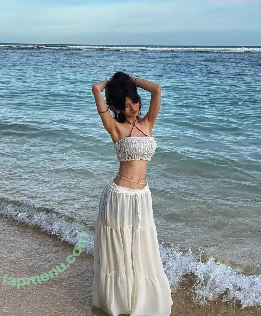 Roselew1s nude photo #0004 (rose.fittt)