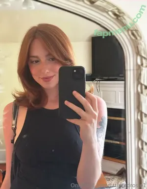 Rosie Fae / ChanceUnlikely659 / littleredrosie1 / rosiefae_doodle nude photo #0211