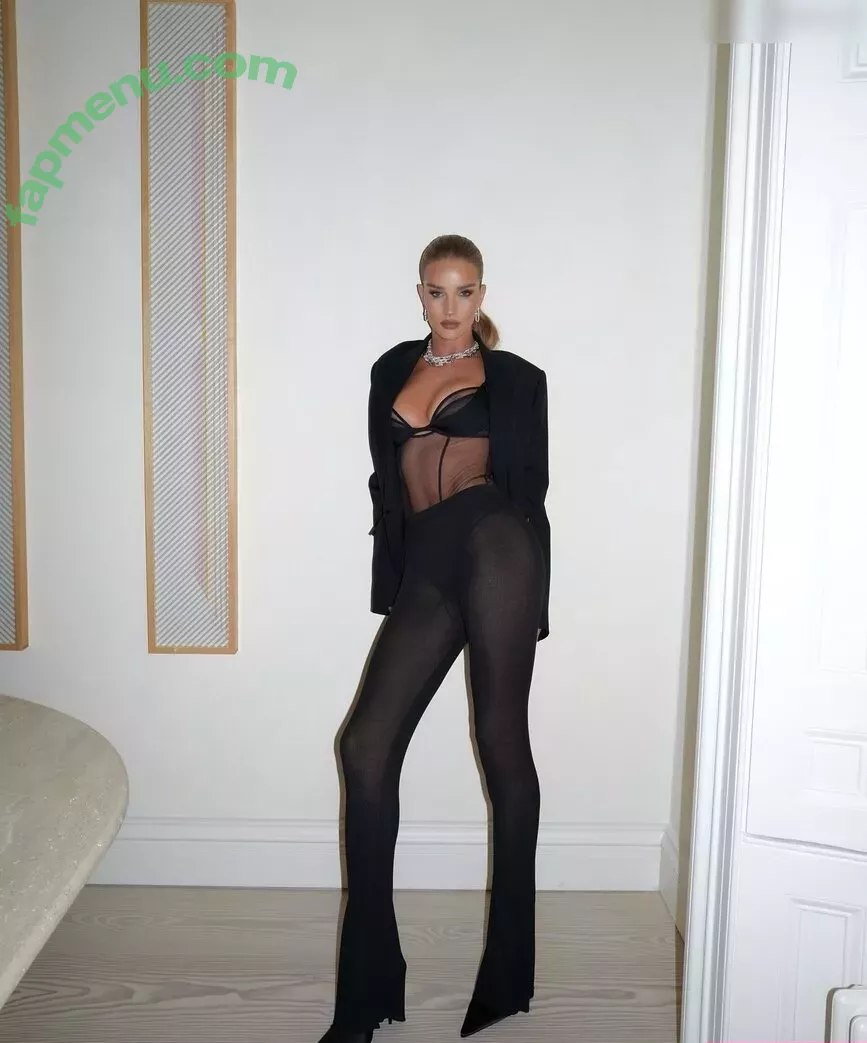 Rosie Huntington-Whiteley nude photo #0981 (Rosie Huntington Whiteley / rosiehw)