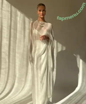 Rosie Huntington-Whiteley / Rosie Huntington Whiteley / rosiehw nude photo #1582
