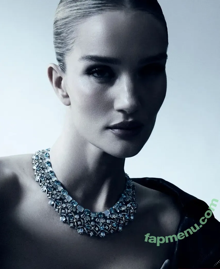 Rosie Huntington-Whiteley nude photo #1608 (Rosie Huntington Whiteley / rosiehw)