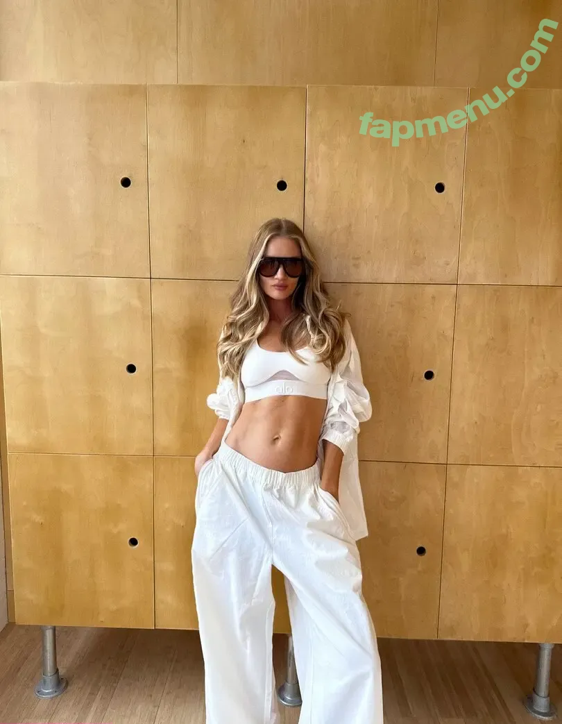 Rosie Huntington-Whiteley nude photo #1619 (Rosie Huntington Whiteley / rosiehw)