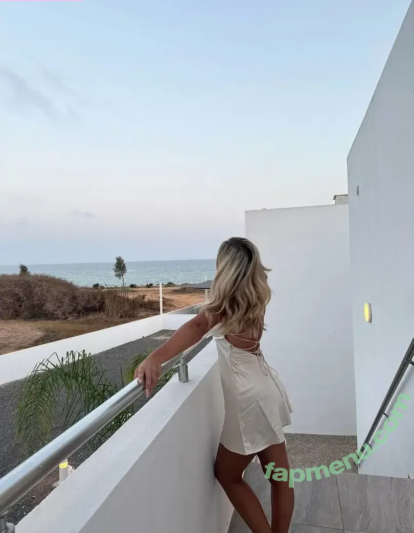 Rosie McClelland nude photo #0600 (ghost13girl / rosiergm)