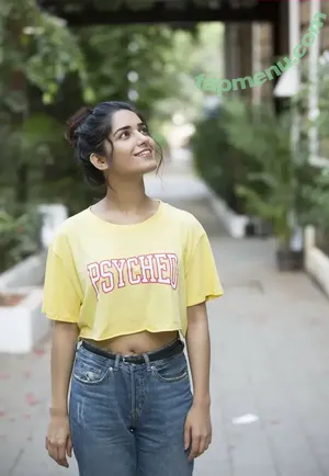 Ruhani Sharma / ruhanisharma94 nude photo #0019
