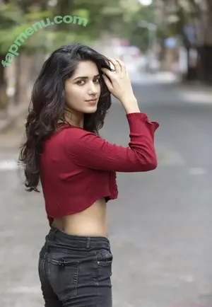 Ruhani Sharma / ruhanisharma94 nude photo #0029
