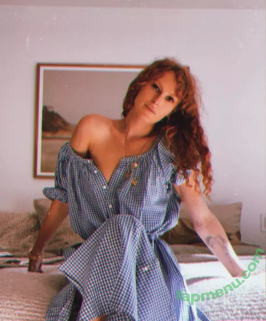 Rumer Willis nude photo #0133 (RumerWillis / therue)