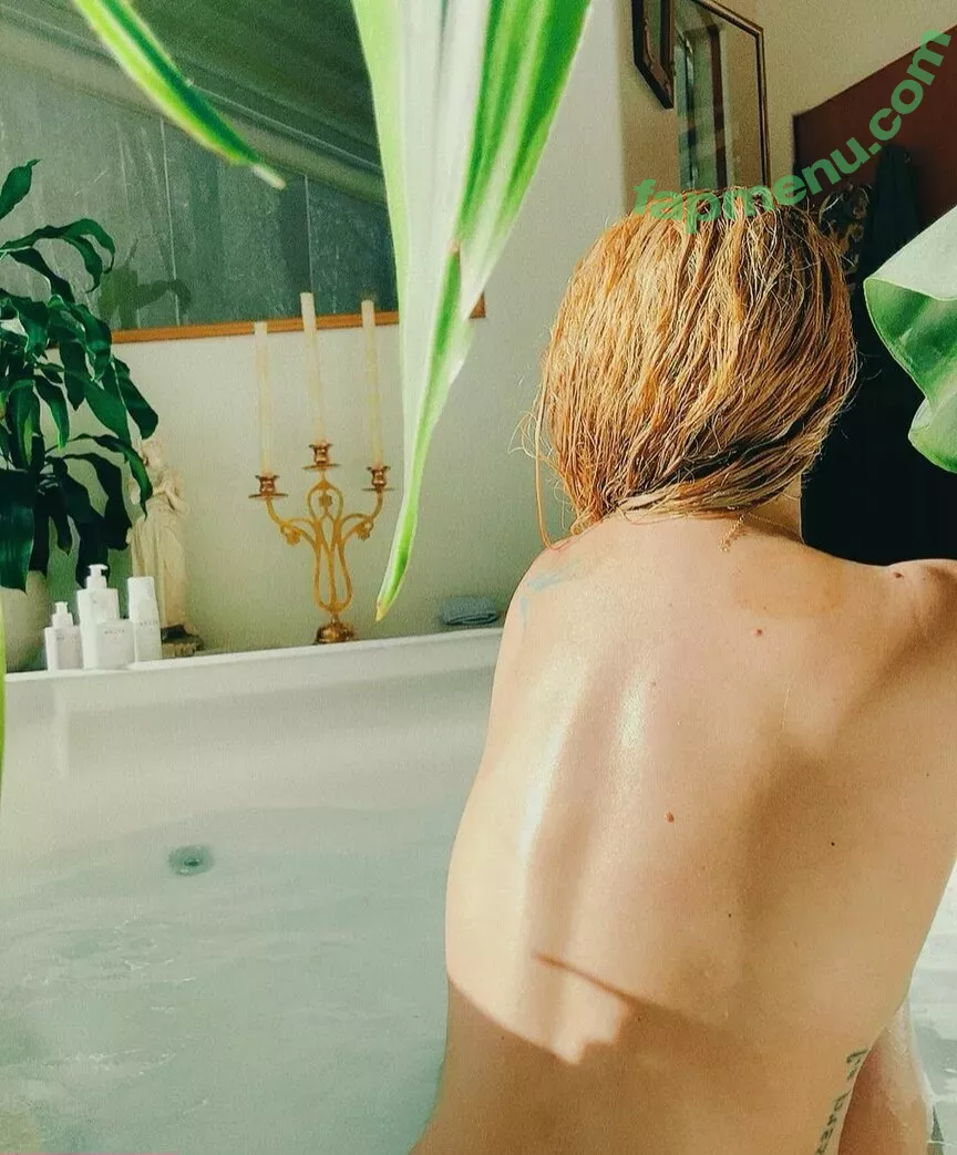 Rumer Willis nude photo #0210 (RumerWillis / therue)