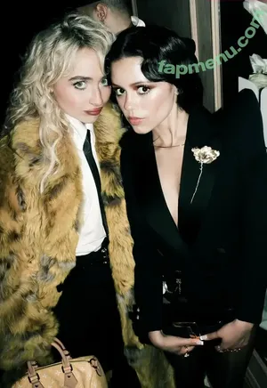 Sabrina Carpenter / sabrinacarpenter nude photo #5678