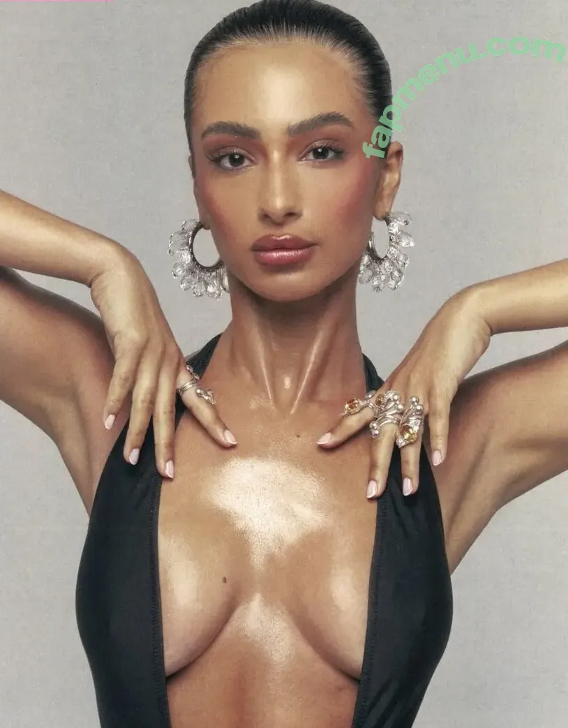 Sabrina Khouiel nude photo #0020 (Sabrinak______)