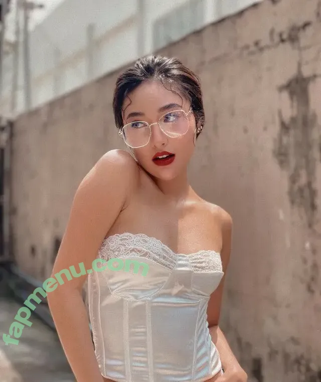 Sachzna Laparan nude photo #0011 (Sachzna Laparan)