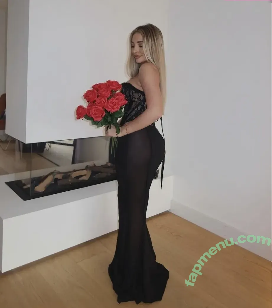 Saffron Barker nude photo #0089 (saffronbarker / thegoddesssaffron)