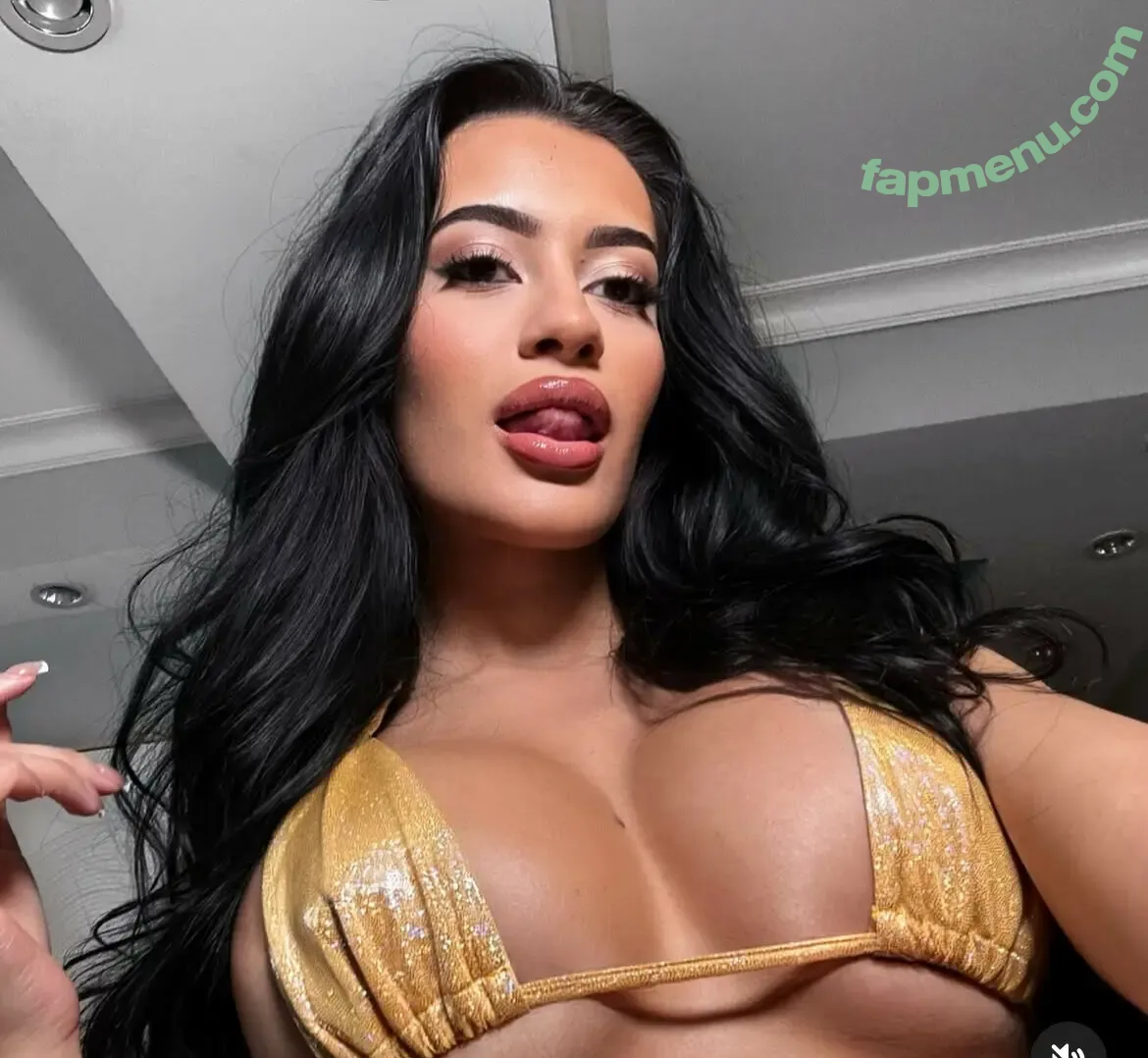 Sahia nude photo #0020 (Sahiasaakan)