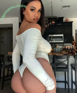 saige.y / saigeyaremovich nude photo #0033