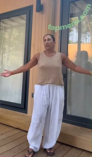 Saira Khan / iamsairakhan / sairasbum nude photo #0825