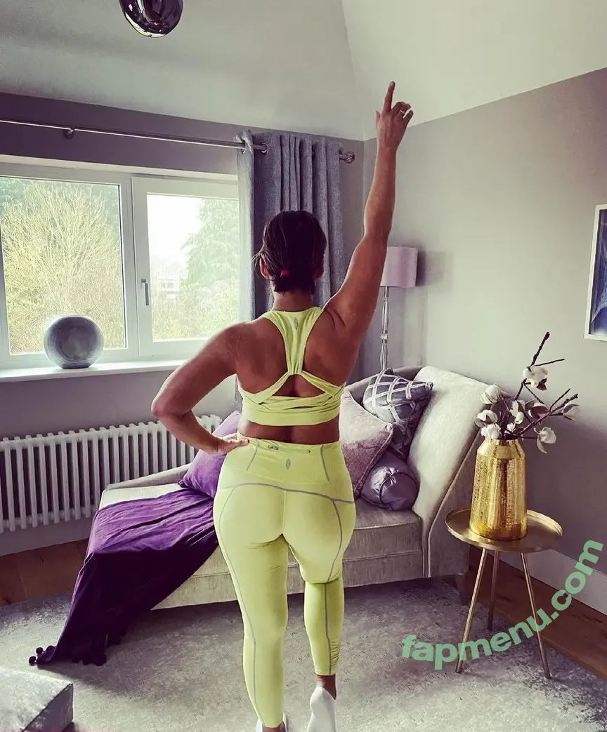 Saira Khan nude photo #0004 (iamsairakhan / sairasbum)
