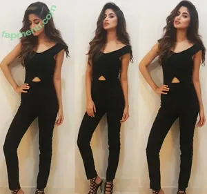 Sajal Ali / sajalaly nude photo #0037