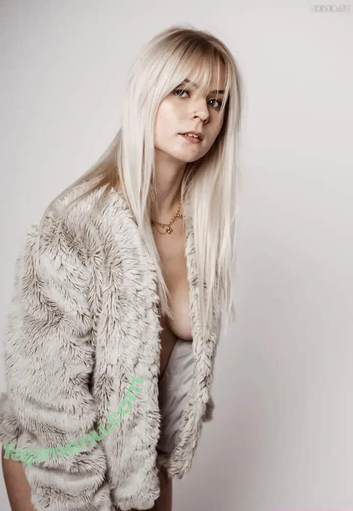 salty.sophiex nude photo #0020 (salty.sophiex)