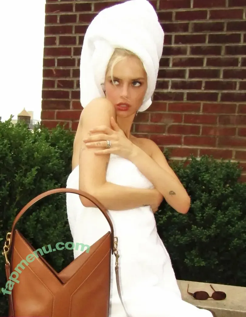 Samara Weaving nude photo #0928 (samweaving)