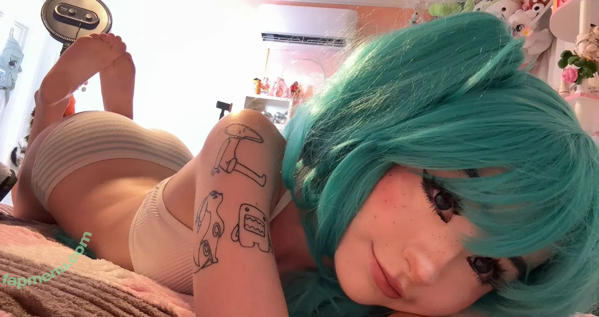 Sammynoodlesoup nude photo #0473 (thegoldengoddes / user)