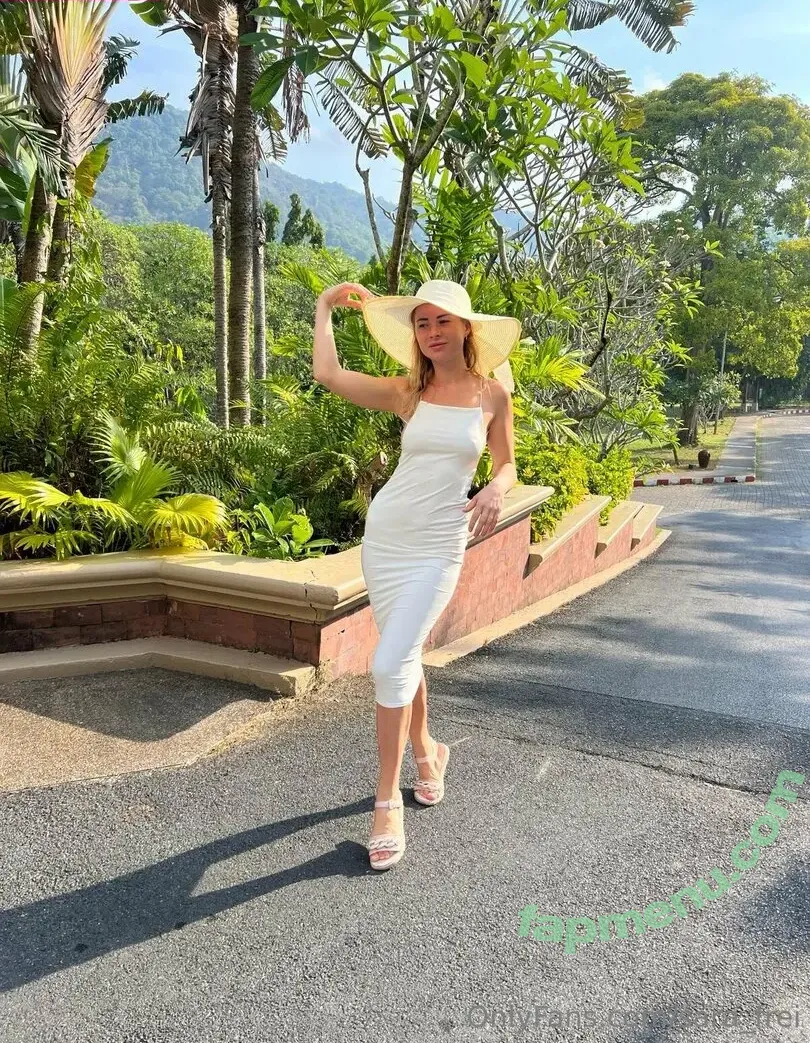 sara_frei nude photo #0021 (sara_frei)
