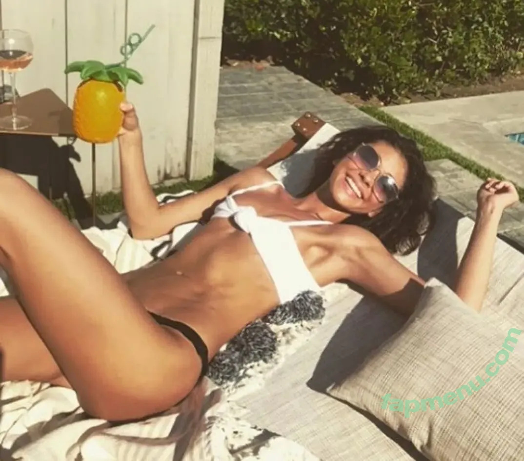 Sarah Hyland nude photo #1140 (Sarah_Hyland / sarahhyland)