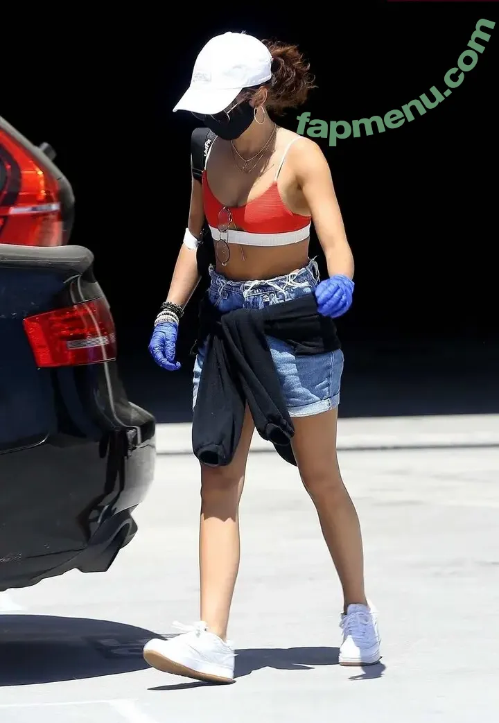 Sarah Hyland nude photo #1216 (Sarah_Hyland / sarahhyland)