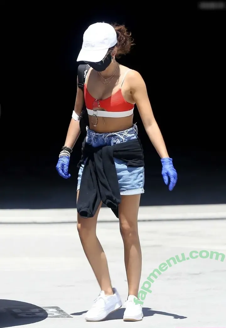Sarah Hyland nude photo #1217 (Sarah_Hyland / sarahhyland)