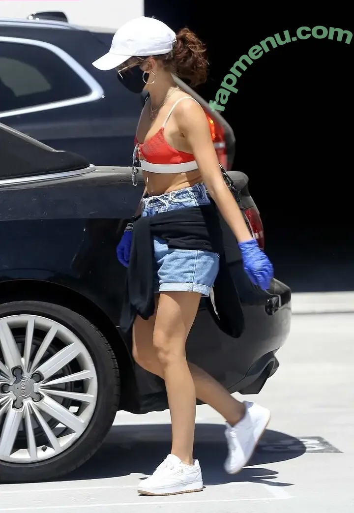 Sarah Hyland nude photo #1220 (Sarah_Hyland / sarahhyland)
