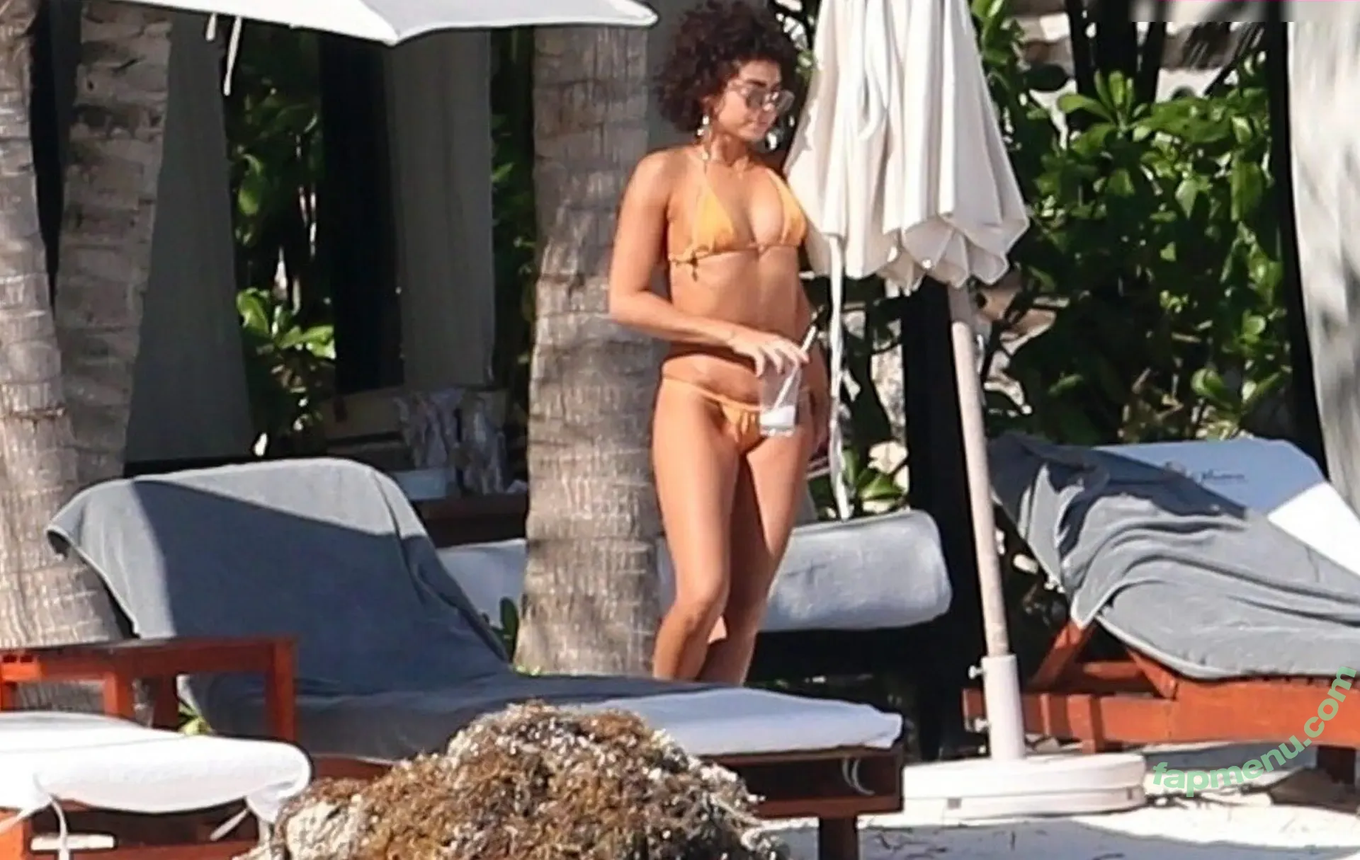 Sarah Hyland nude photo #1238 (Sarah_Hyland / sarahhyland)