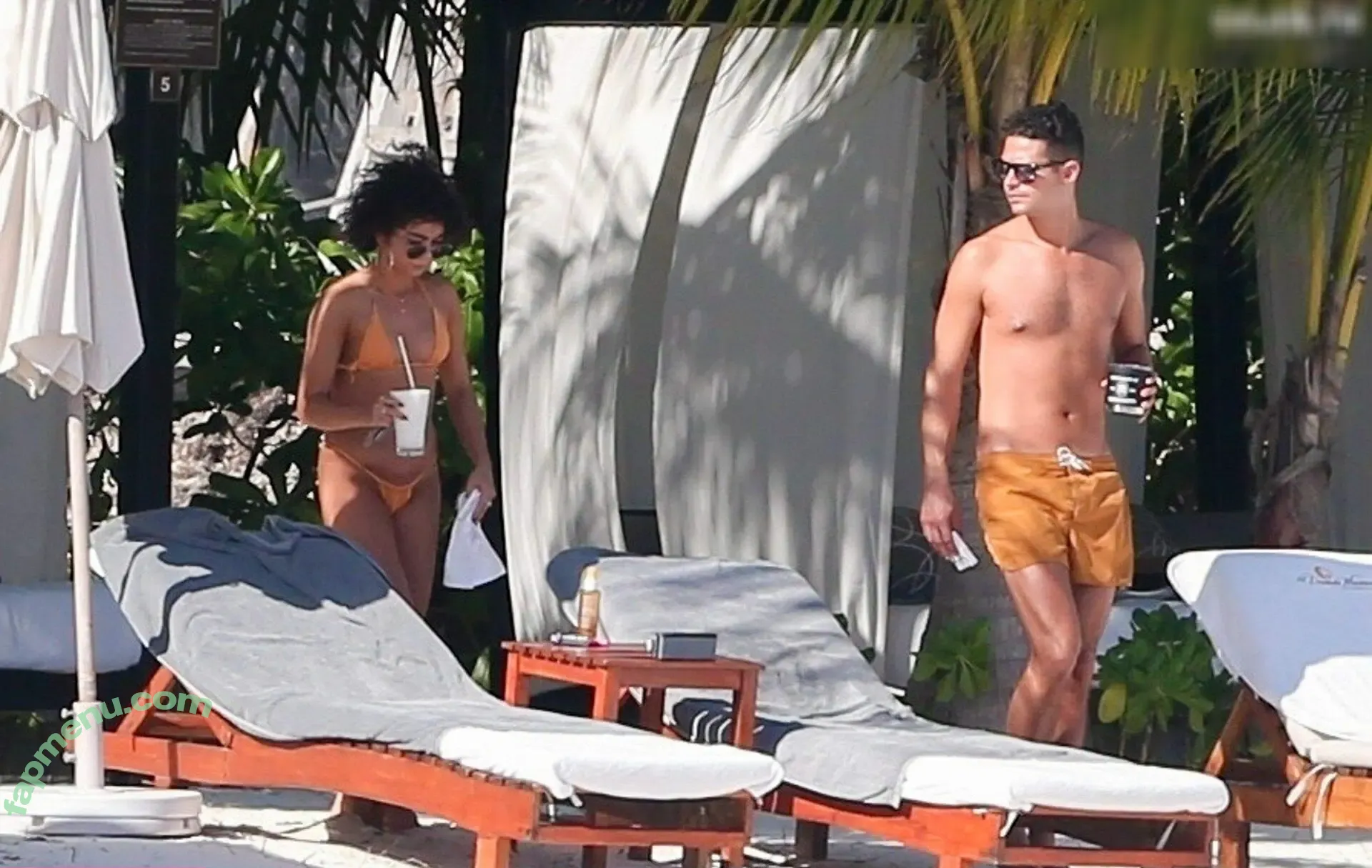 Sarah Hyland nude photo #1239 (Sarah_Hyland / sarahhyland)