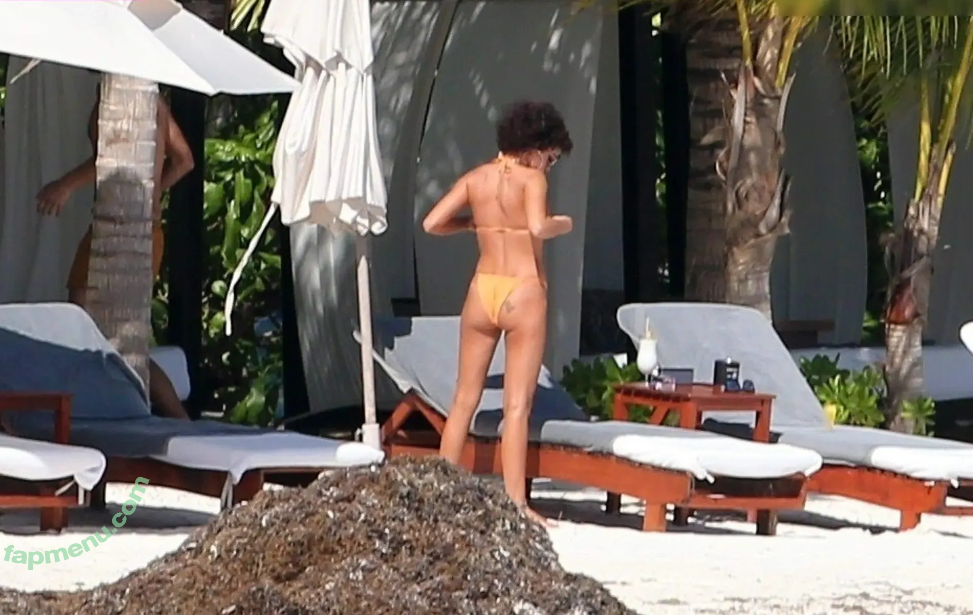 Sarah Hyland nude photo #1240 (Sarah_Hyland / sarahhyland)