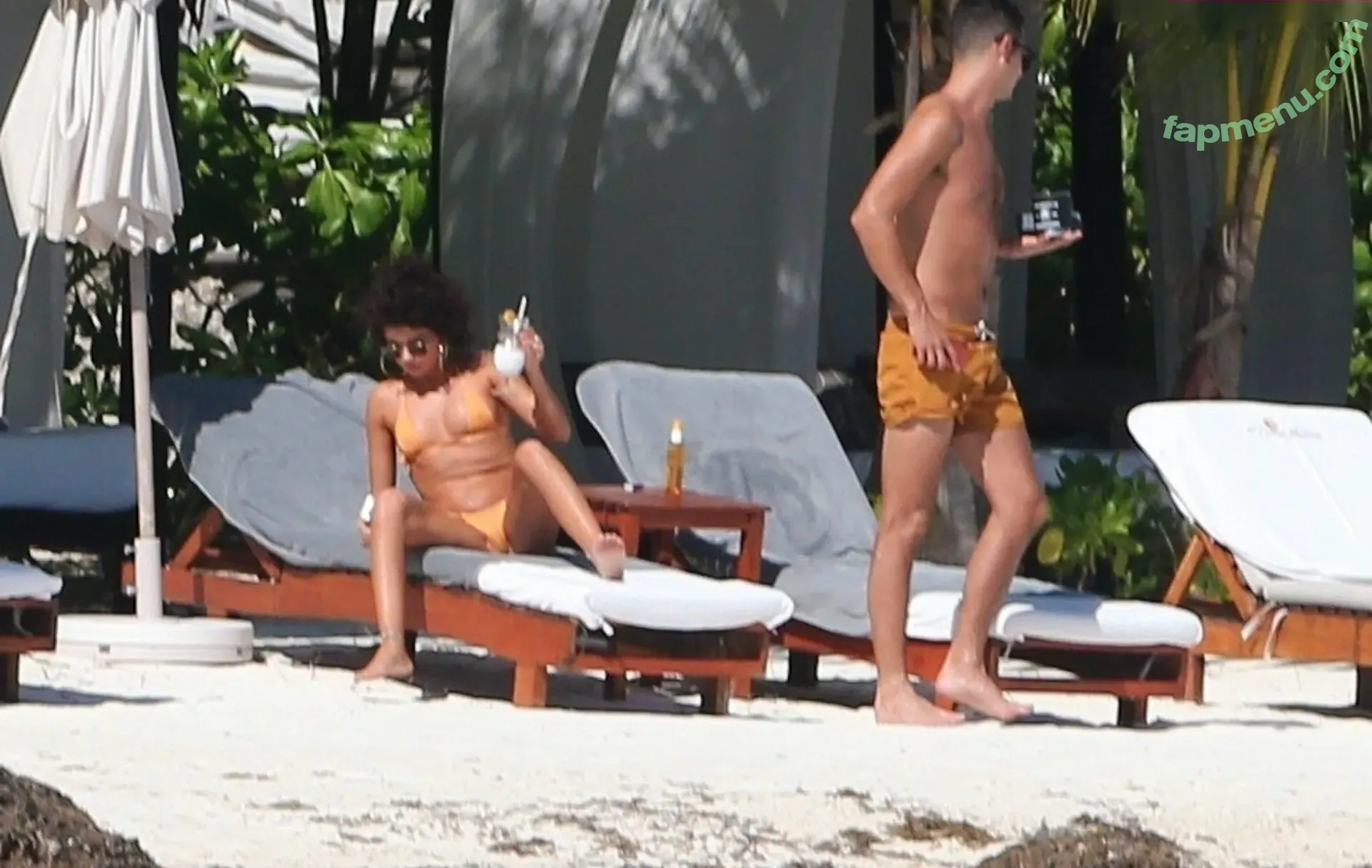Sarah Hyland nude photo #1241 (Sarah_Hyland / sarahhyland)