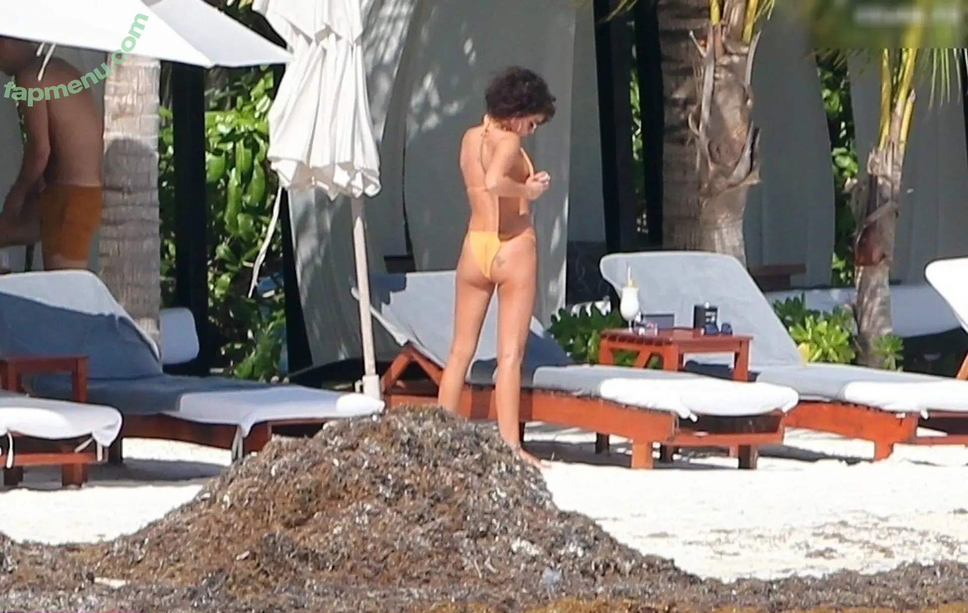 Sarah Hyland nude photo #1248 (Sarah_Hyland / sarahhyland)