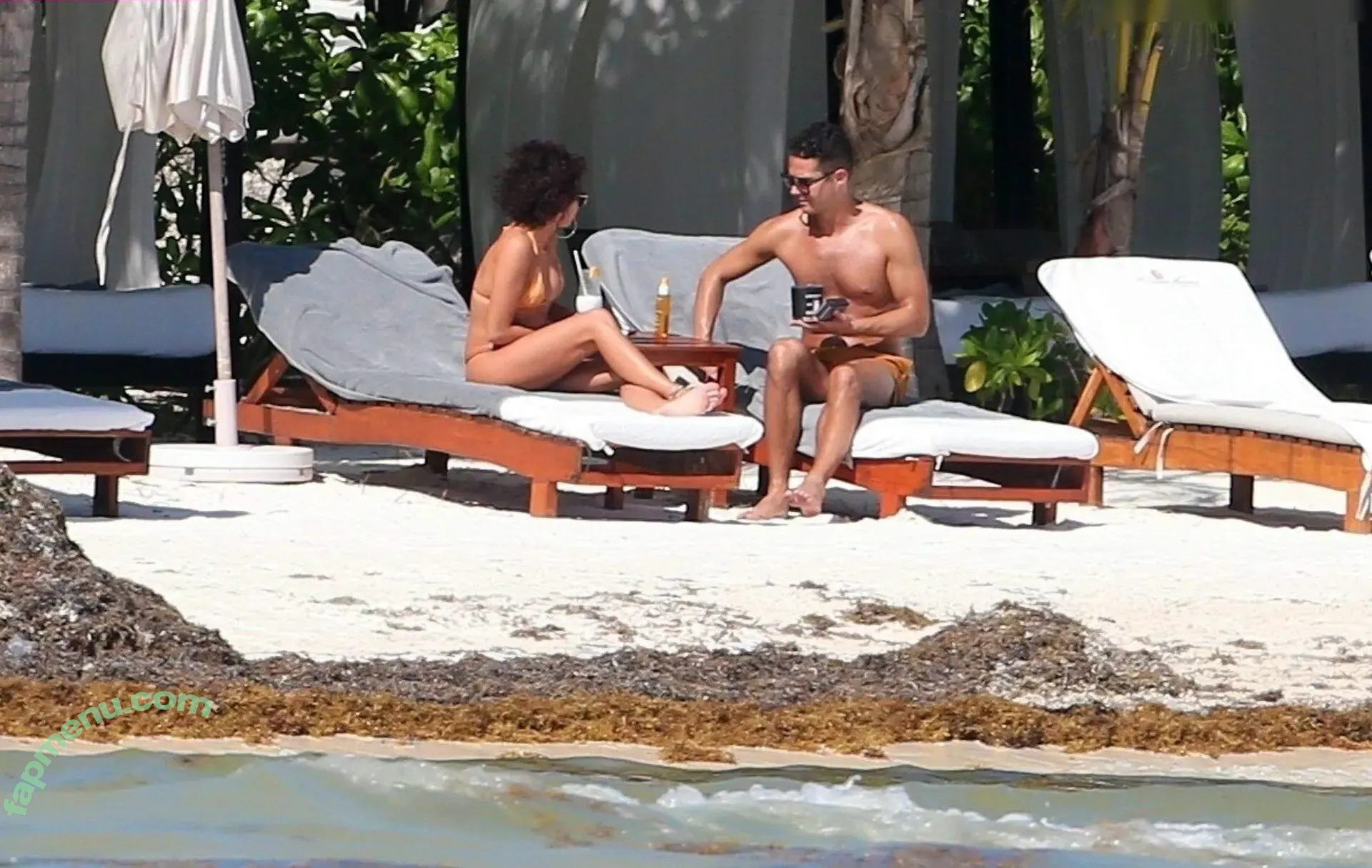 Sarah Hyland nude photo #1252 (Sarah_Hyland / sarahhyland)