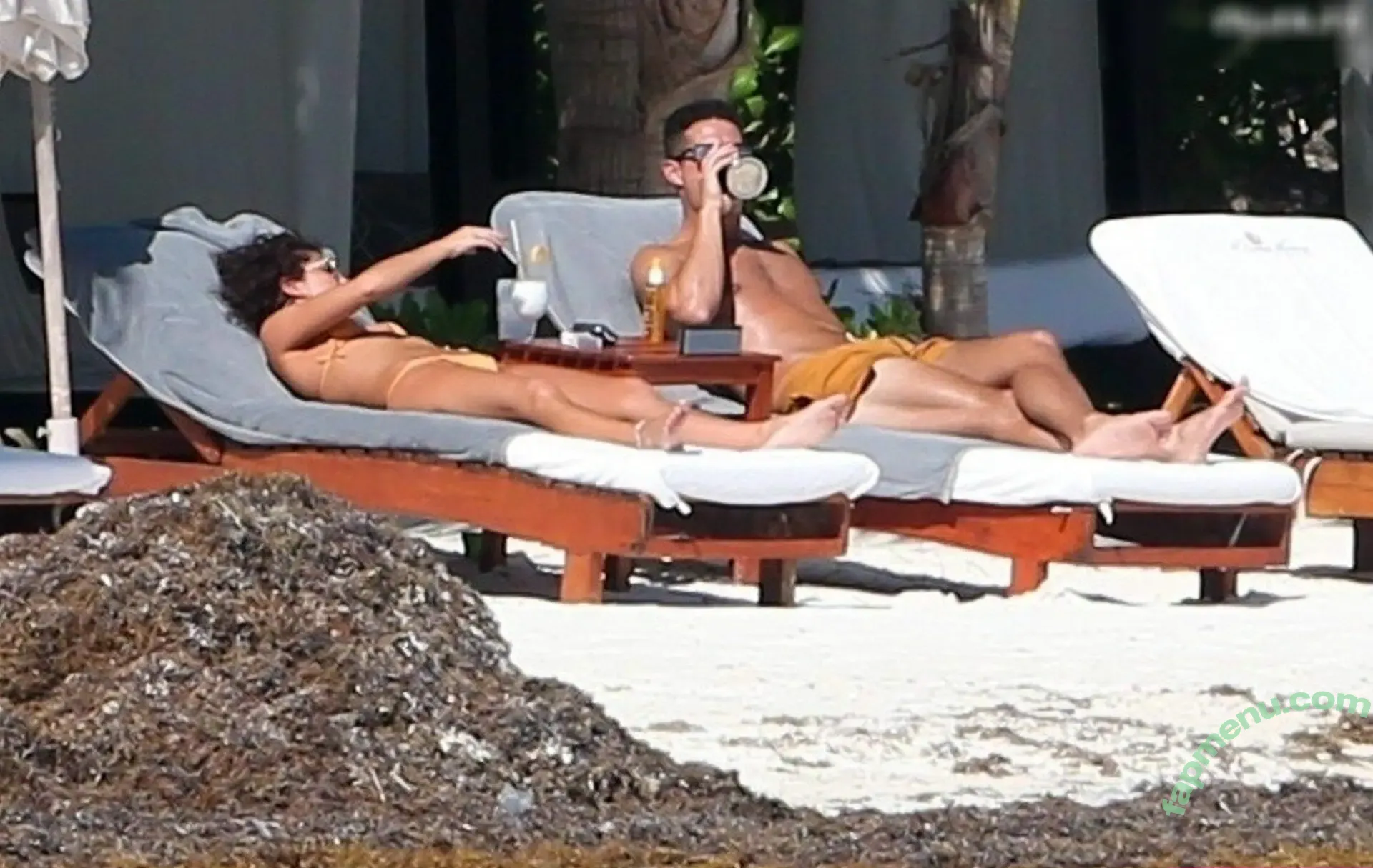 Sarah Hyland nude photo #1253 (Sarah_Hyland / sarahhyland)