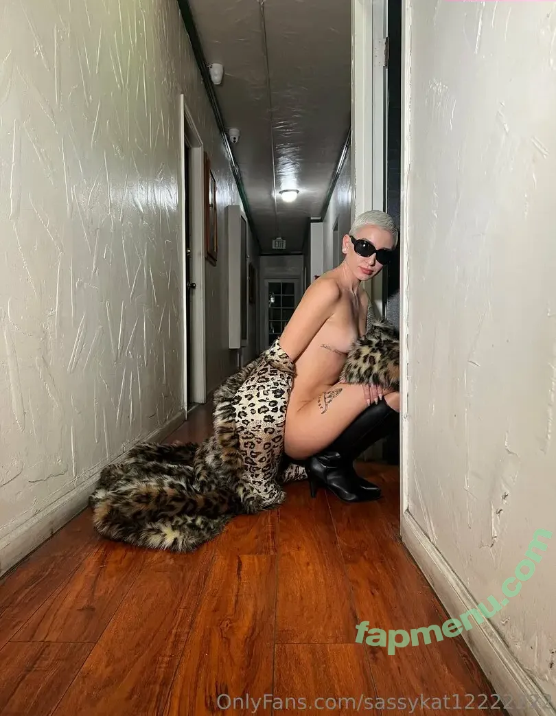 Sarah Temperilli nude photo #0002 (Sarahtemp / Sassykat12222222 / sarahtemp_)