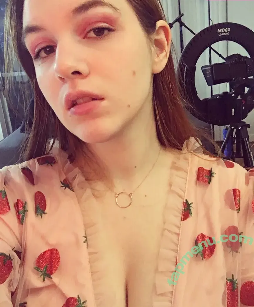 Sarah Z nude photo #0130 (heirrogant / marysuewriter / sarahz)