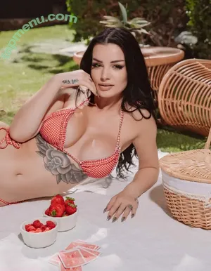 Saraya Bevis / realpaigewwe nude photo #0451