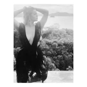 Sasha Pieterse / sashapieterse nude photo #0011