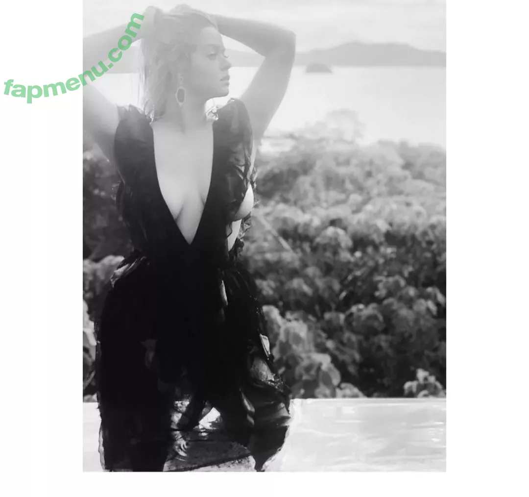Sasha Pieterse nude photo #0011 (sashapieterse)