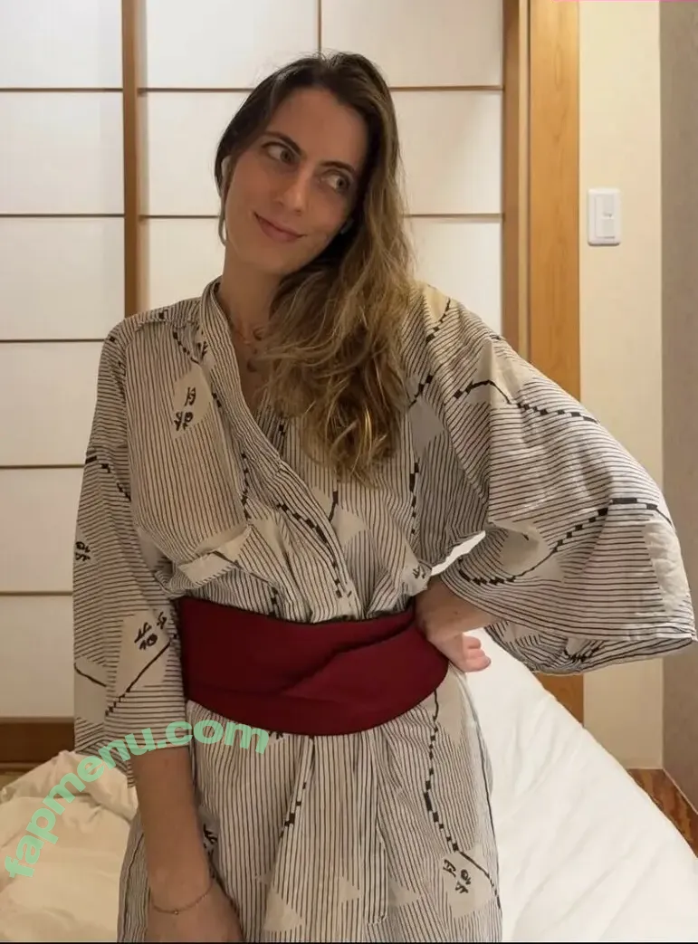 Seerasan nude photo #0511 (Sarah from Toyko Creative)