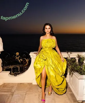 Selena Gomez / selena.gomez / selenagomez nude photo #0033