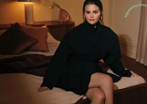 Selena Gomez / selena.gomez / selenagomez nude photo #0045